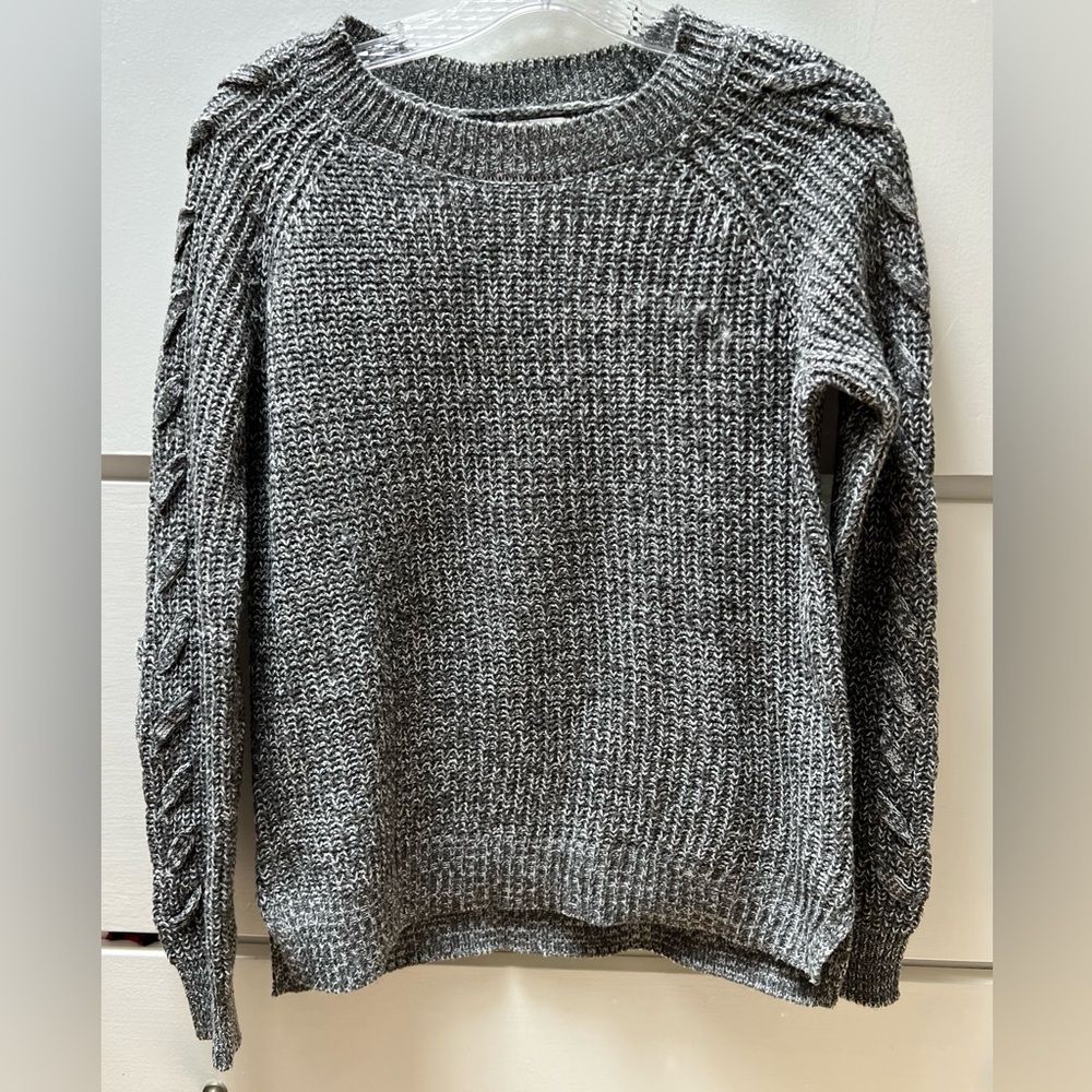 SO gray sweater with pretty knit details on sleeves/shoulders in size small.